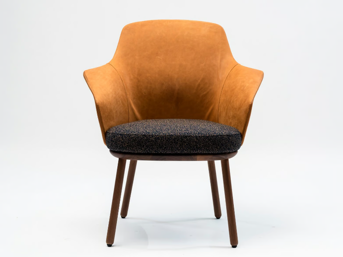 LINUS - Upholstered chair with armrests with integrated cushion _ La Manufacture